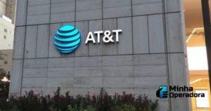 Fachada de prédio com o logotipo da AT&T.