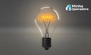 Lampada-acesa-representando-energia-eletrica